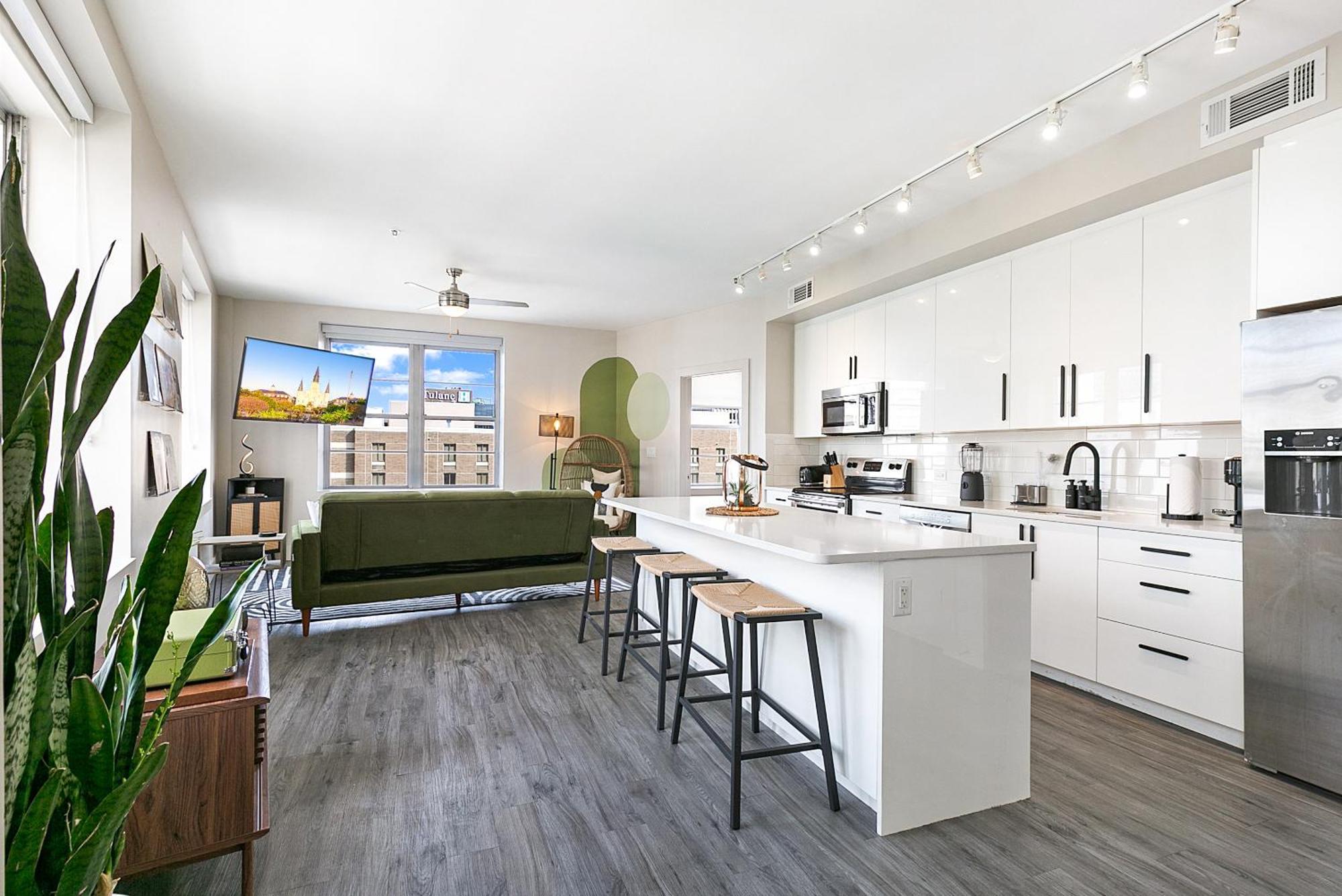 Luxury 2-Bedroom Condo Steps Away From The French Quarter New Orleans Exterior photo