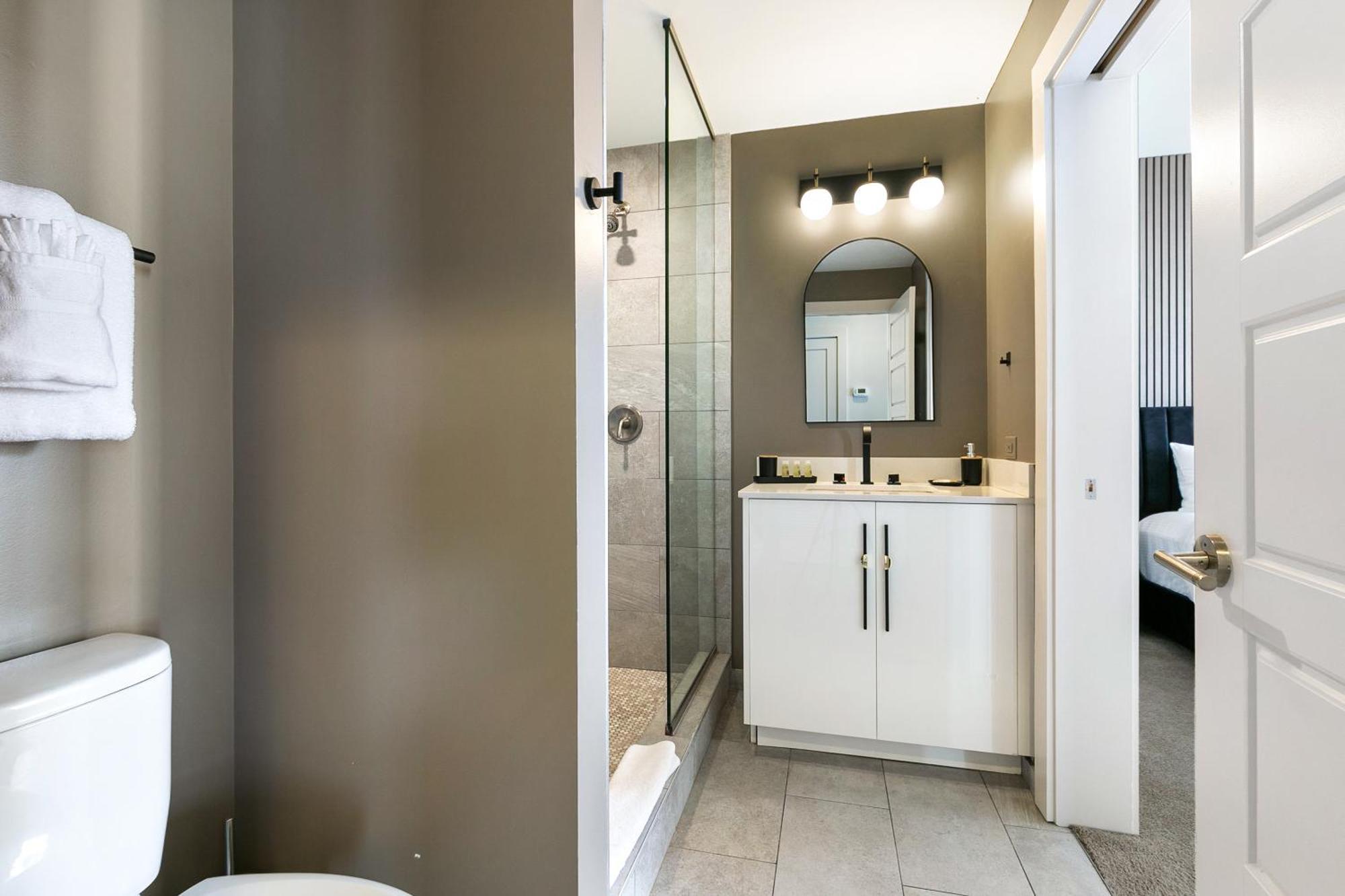 Luxury 2-Bedroom Condo Steps Away From The French Quarter New Orleans Exterior photo