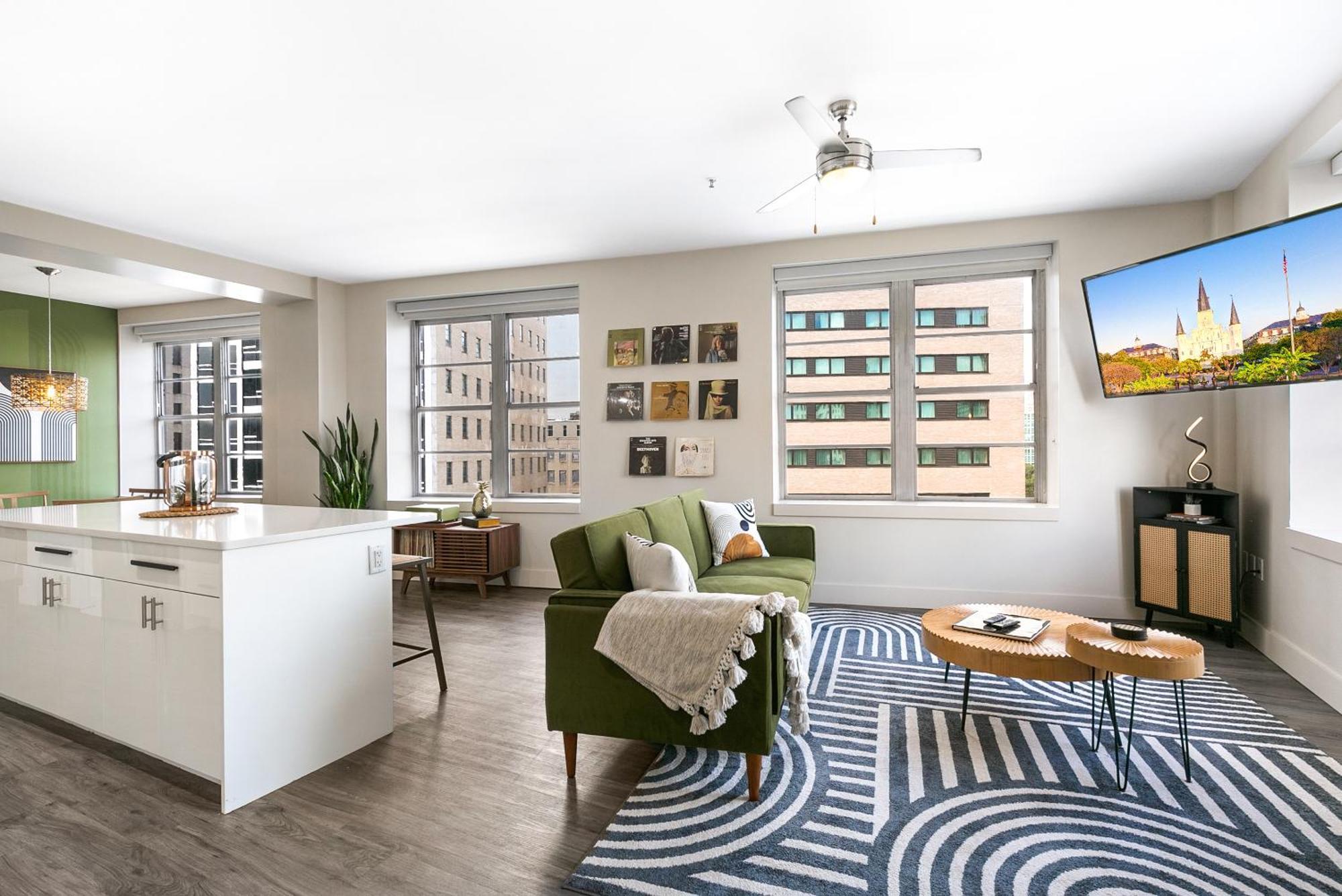 Luxury 2-Bedroom Condo Steps Away From The French Quarter New Orleans Exterior photo