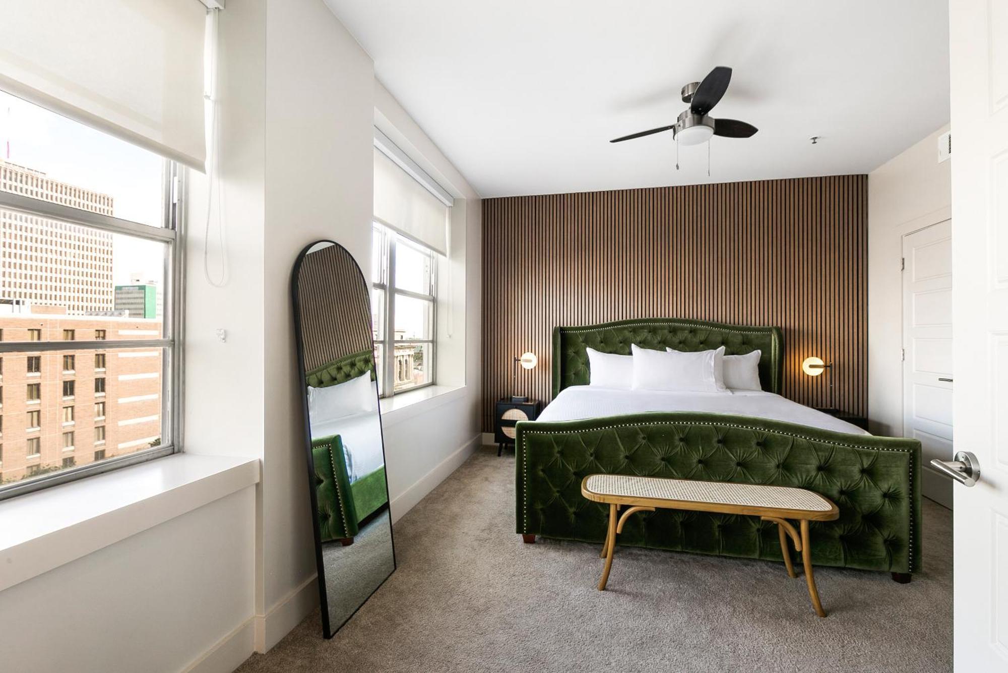 Luxury 2-Bedroom Condo Steps Away From The French Quarter New Orleans Exterior photo