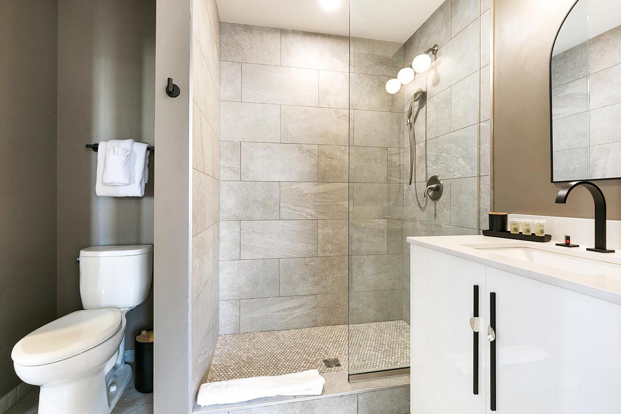 Luxury 2-Bedroom Condo Steps Away From The French Quarter New Orleans Exterior photo